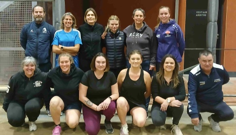 le groupe ave l'entraîneur national.jpg