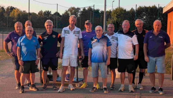 joueurs et bénévoles à St Denis.jpg